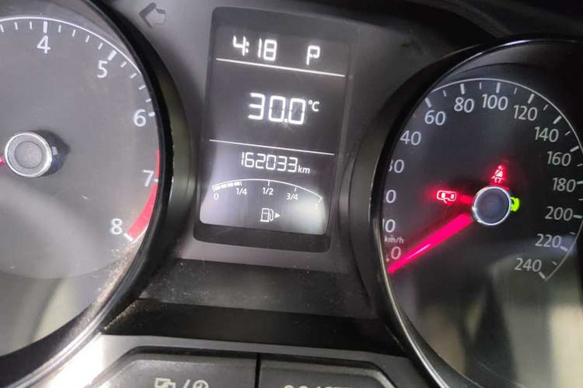 Used Volkswagen Lavida 2015 1.6L Automatic Fashion Edition Odometer Close Up