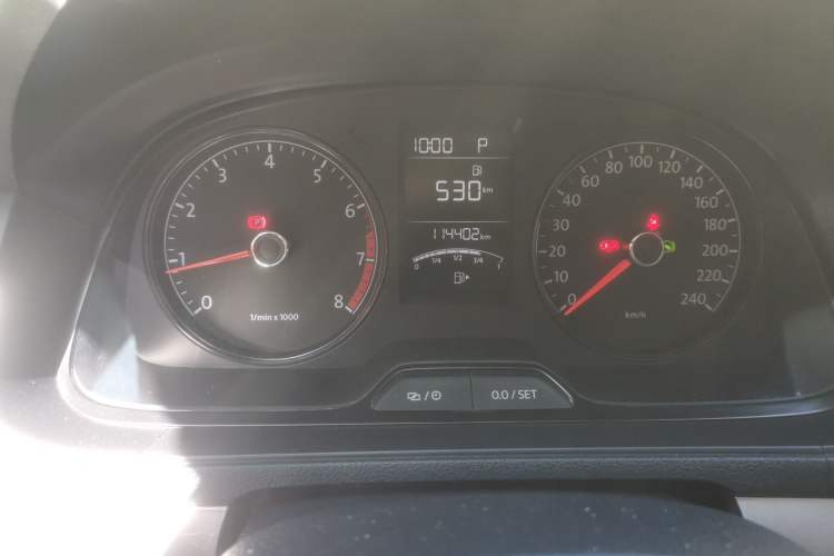 Used Volkswagen Lavida 2015 1.6L Automatic Fashion Edition Odometer Close Up