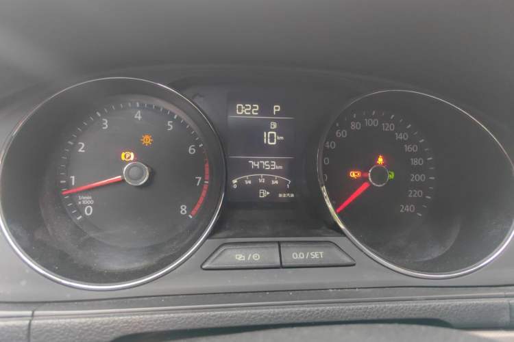 Used Volkswagen Lavida 2015 1.6L Automatic Comfort Edition Odometer Close Up