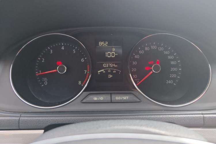 Used Volkswagen Lavida 2015 1.6L Manual Comfort Edition Odometer Close Up