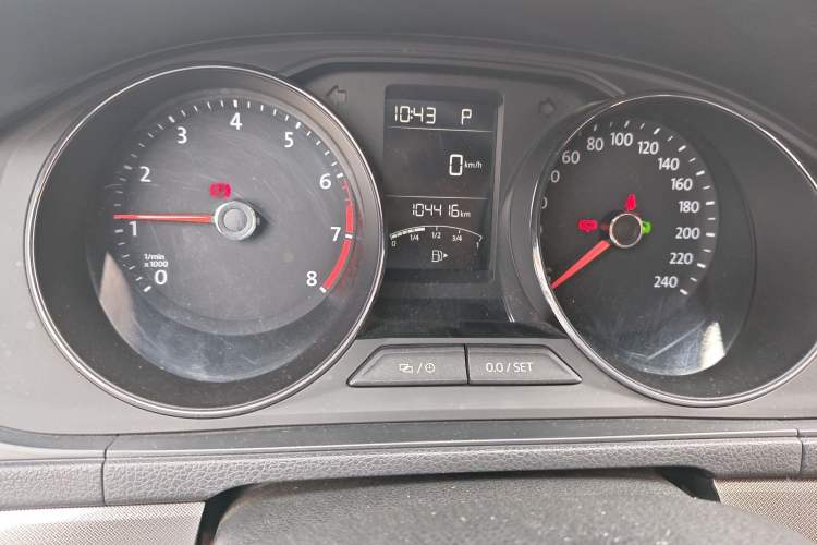 Used Volkswagen Lavida 2015 1.6L Automatic Comfort Edition Odometer Close Up