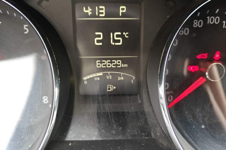 Used Volkswagen Lavida 2015 1.6L Automatic Comfort Edition Odometer Close Up