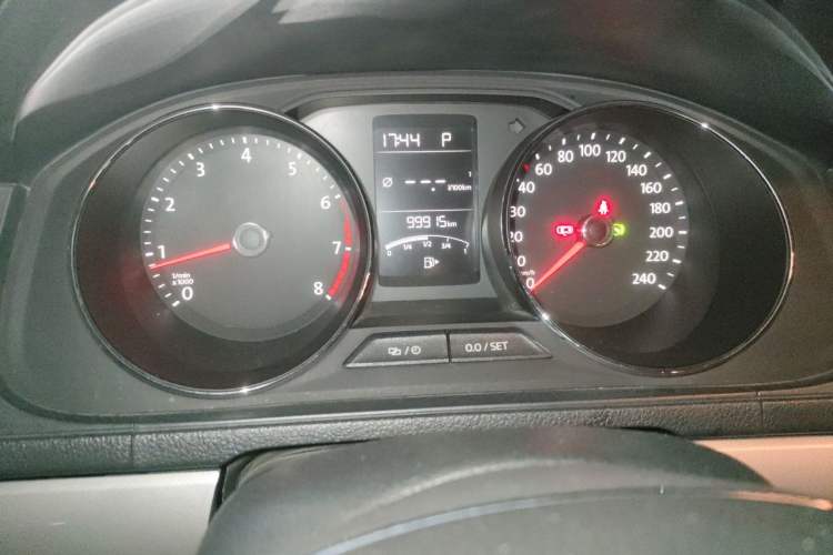 Used Volkswagen Lavida 2015 230TSI DSG Comfort Edition Odometer Close Up