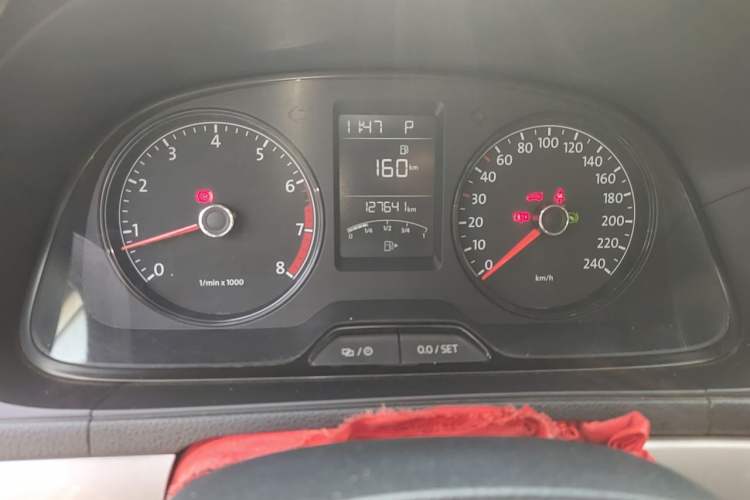 Used Volkswagen Lavida 2015 1.6L Automatic Fashion Edition Odometer Close Up