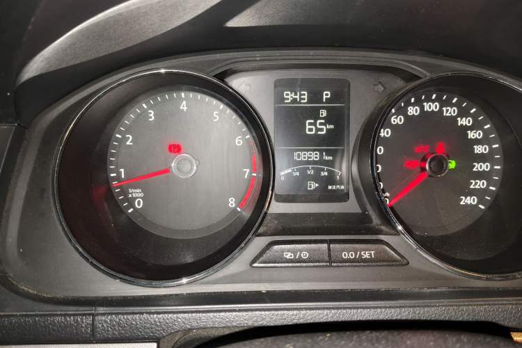 Used Volkswagen Lavida 2015 1.6L Automatic Comfort Edition Odometer Close Up