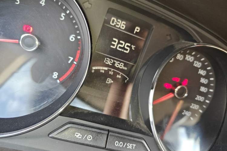 Used Volkswagen Lavida 2015 1.6L Automatic Comfort Edition Odometer Close Up