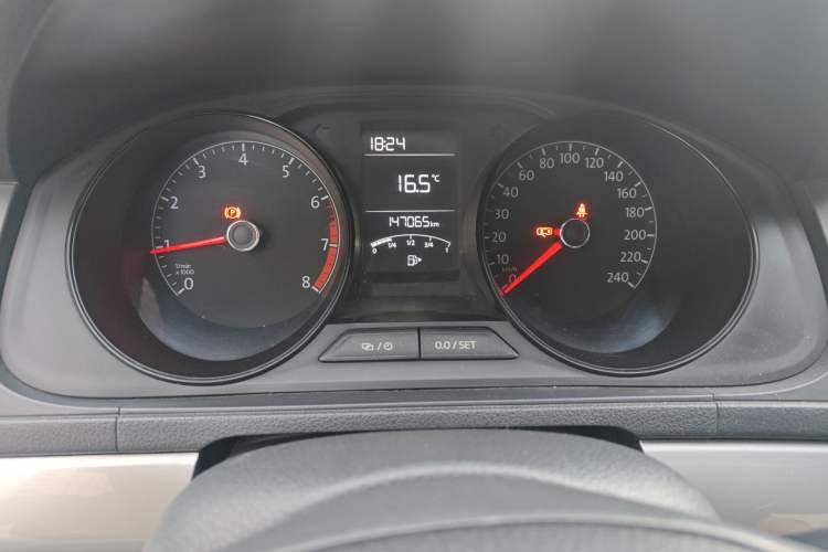 Used Volkswagen Lavida 2015 1.6L Manual Fashion Edition Odometer Close Up