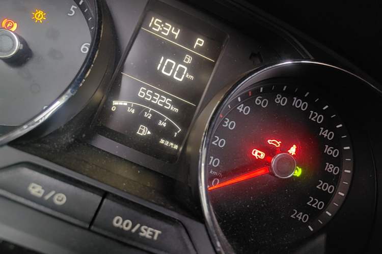 Used Volkswagen Lavida 2015 230TSI DSG Comfort Edition Odometer Close Up