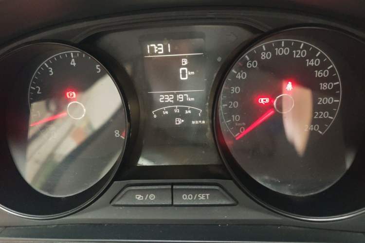 Used Volkswagen Lavida 2015 1.6L Manual Fashion Edition Odometer Close Up