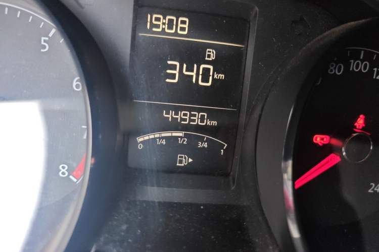 Used Volkswagen Lavida 2015 1.6L Manual Fashion Edition Odometer Close Up