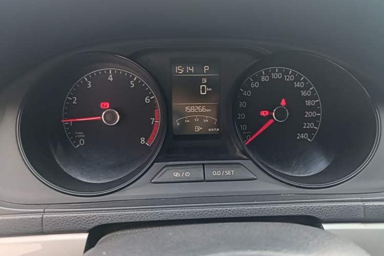 Used Volkswagen Lavida 2015 1.6L Automatic Fashion Edition Odometer Close Up