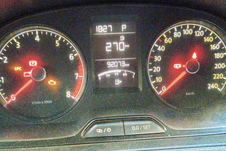 Used Volkswagen Lavida 2015 1.6L Automatic Fashion Edition Odometer Close Up