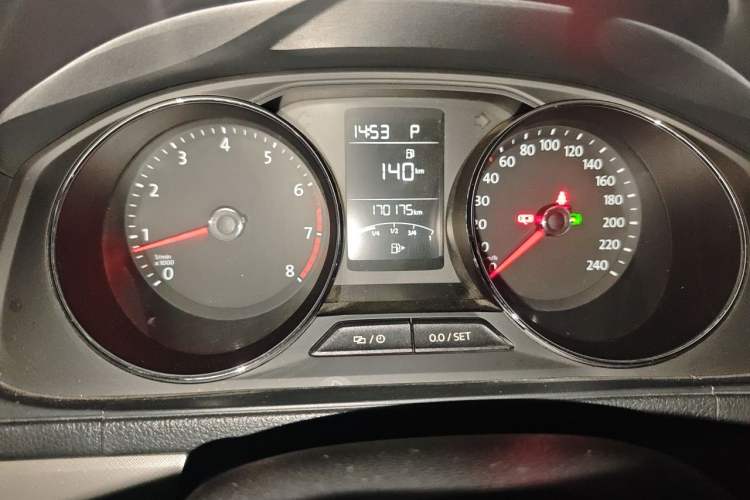 Used Volkswagen Lavida 2015 230TSI DSG Comfort Edition Odometer Close Up