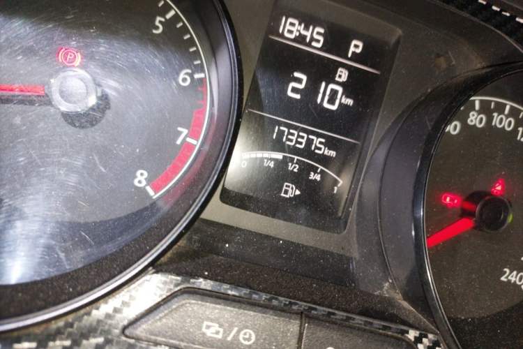 Used Volkswagen Lavida 2015 1.6L Automatic Fashion Edition Odometer Close Up