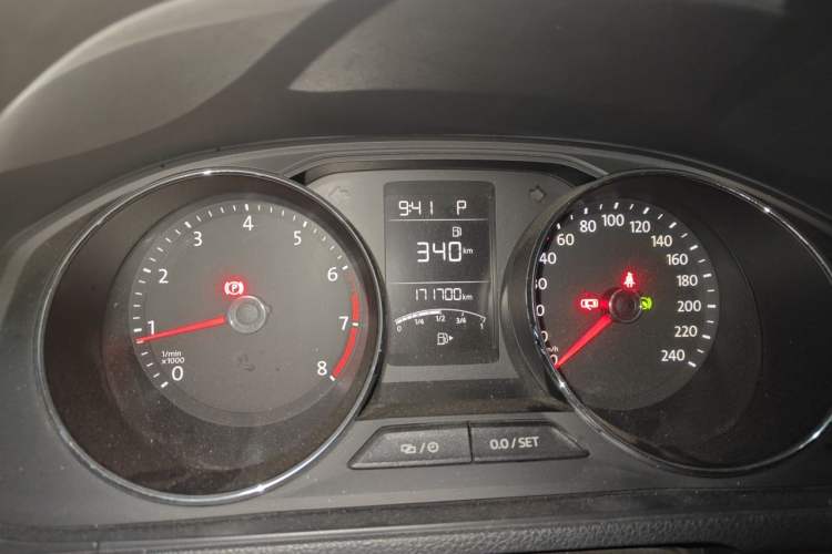 Used Volkswagen Lavida 2015 1.6L Automatic Comfort Edition Odometer Close Up