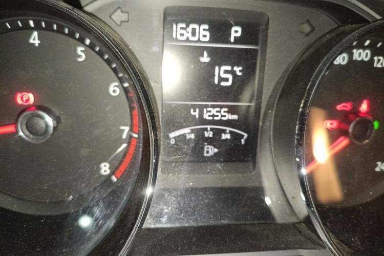 Used Volkswagen Lavida 2015 1.6L Automatic Comfort Edition Odometer Close Up
