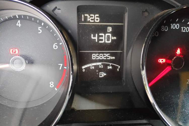 Used Volkswagen Lavida 2015 1.6L Manual Comfort Edition Odometer Close Up
