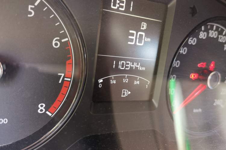 Used Volkswagen Lavida 2015 1.6L Manual Fashion Edition Odometer Close Up