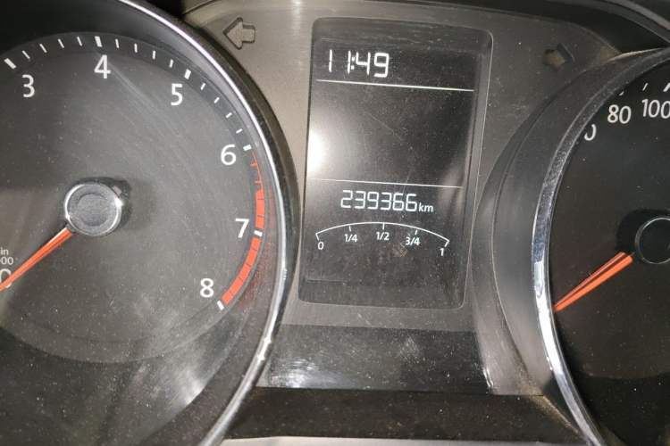 Used Volkswagen Lavida 2015 1.6L Manual Comfort Edition Odometer Close Up