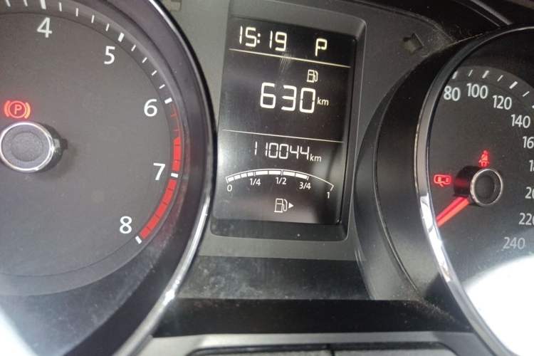 Used Volkswagen Lavida 2015 1.6L Automatic Comfort Edition Odometer Close Up