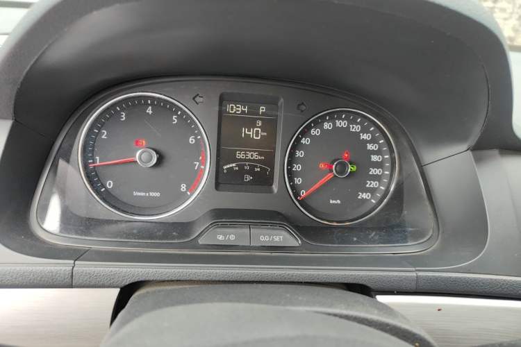 Used Volkswagen Lavida 2015 1.6L Automatic Comfort Edition Odometer Close Up