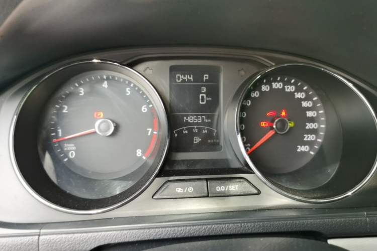 Used Volkswagen Lavida 2015 1.6L Automatic Comfort Edition Odometer Close Up