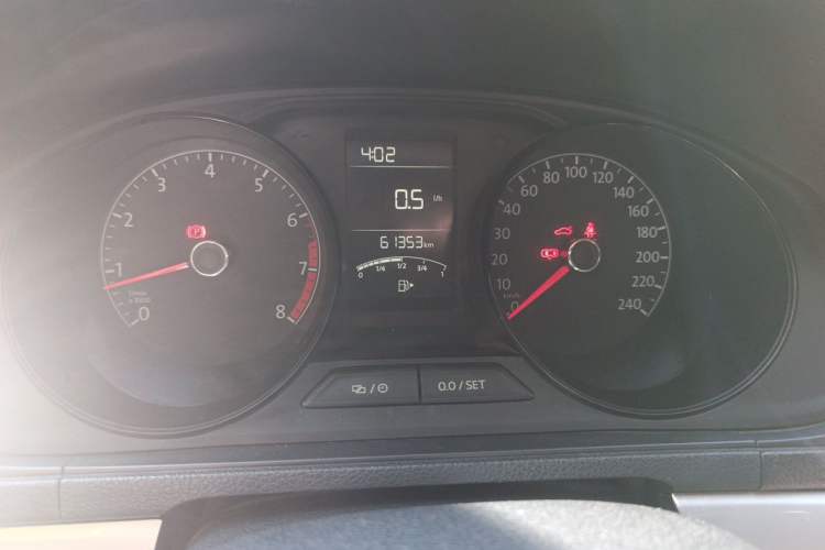 Used Volkswagen Lavida 2015 1.6L Manual Fashion Edition Odometer Close Up