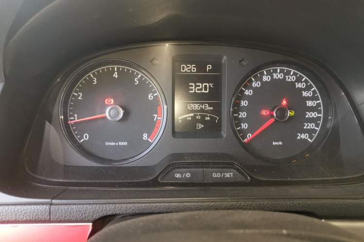 Used Volkswagen Lavida 2015 1.6L Automatic Fashion Edition Odometer Close Up