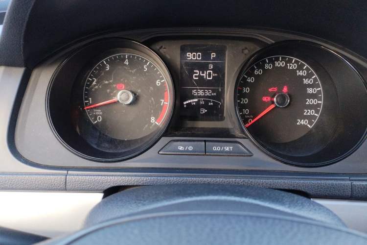 Used Volkswagen Lavida 2015 1.6L Automatic Fashion Edition Odometer Close Up