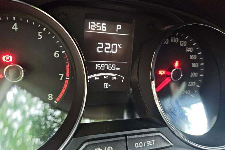 Used Volkswagen Lavida 2015 230TSI DSG Comfort Edition Odometer Close Up