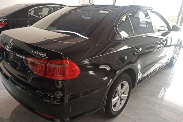 Used Volkswagen Lavida 2015 1.6L Automatic Fashion Edition Rear Right 45 Deg