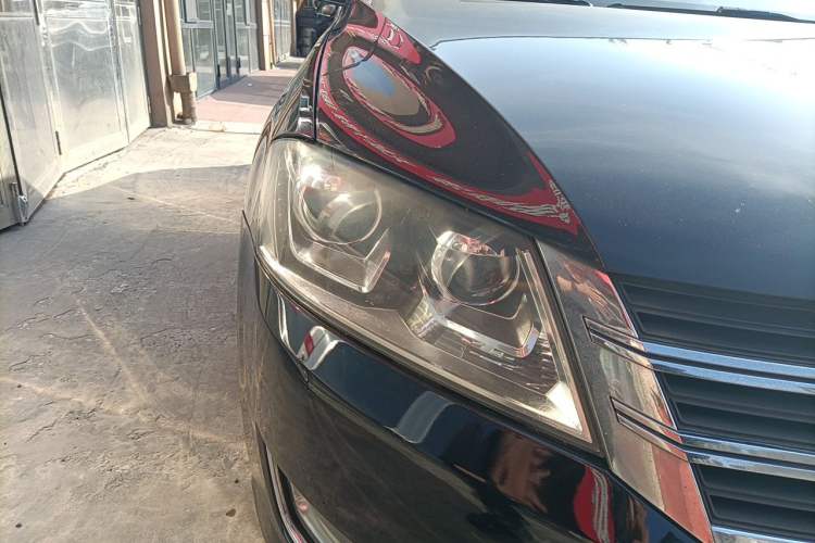 Used Volkswagen Lavida 2015 1.6L Automatic Fashion Edition Right Front Headlight