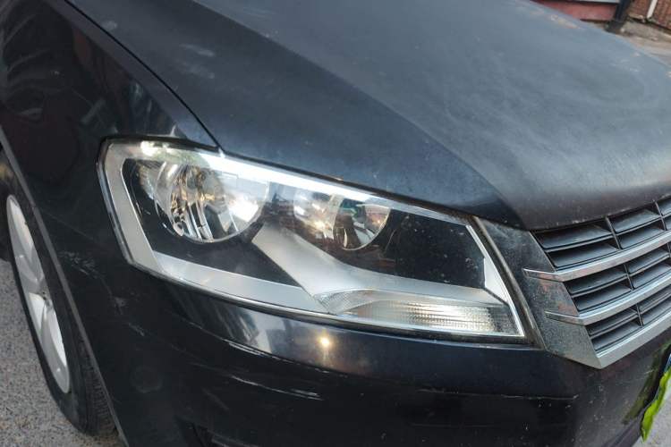 Used Volkswagen Lavida 2015 1.6L Automatic Fashion Edition Right Front Headlight