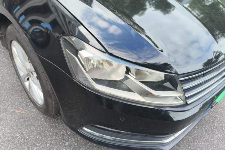 Used Volkswagen Lavida 2015 1.6L Automatic Comfort Edition Right Front Headlight