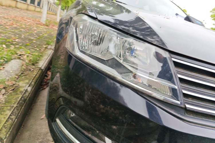 Used Volkswagen Lavida 2015 1.6L Automatic Comfort Edition Right Front Headlight