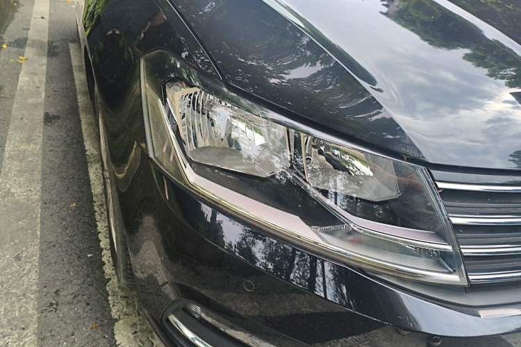 Used Volkswagen Lavida 2015 230TSI DSG Comfort Edition Right Front Headlight
