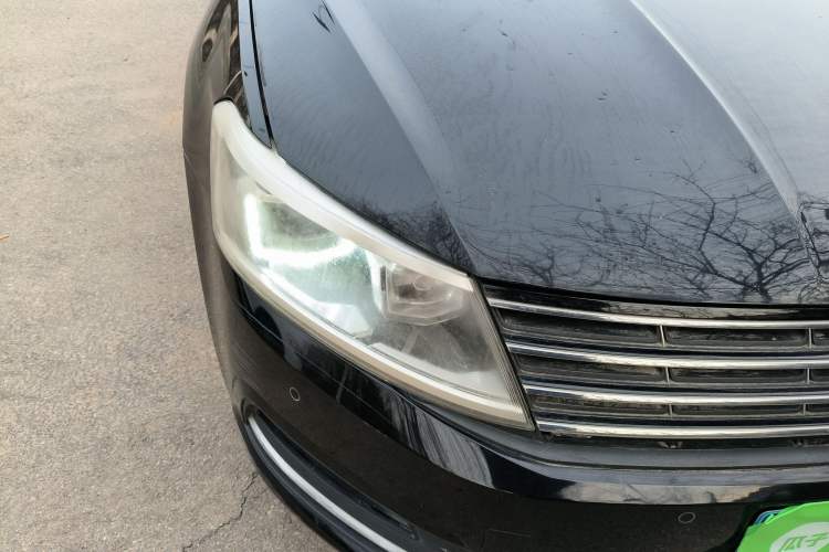Used Volkswagen Lavida 2015 1.6L Automatic Comfort Edition Right Front Headlight
