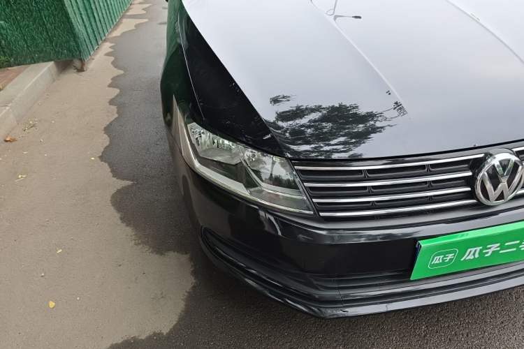 Used Volkswagen Lavida 2015 1.6L Manual Fashion Edition Right Front Headlight