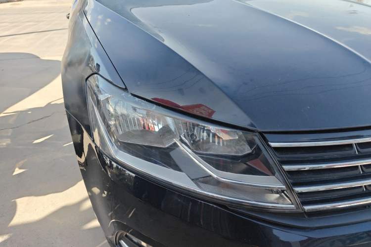 Used Volkswagen Lavida 2015 1.6L Manual Fashion Edition Right Front Headlight
