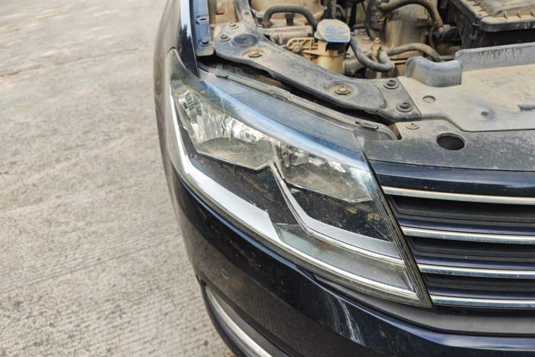 Used Volkswagen Lavida 2015 1.6L Manual Comfort Edition Right Front Headlight