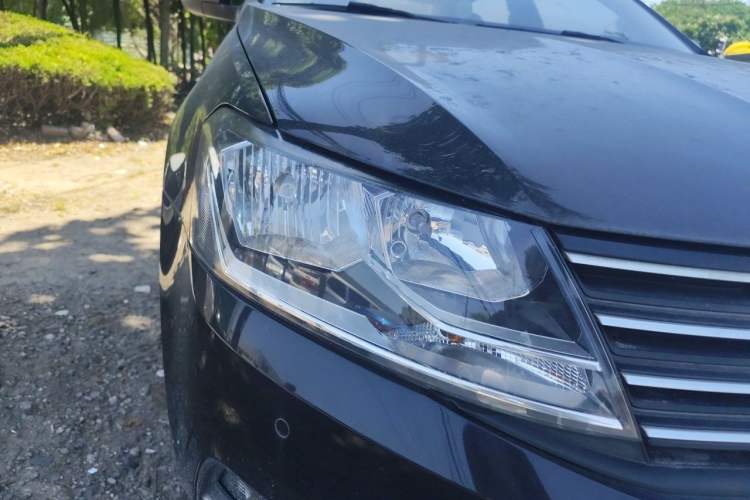Used Volkswagen Lavida 2015 1.6L Manual Comfort Edition Right Front Headlight