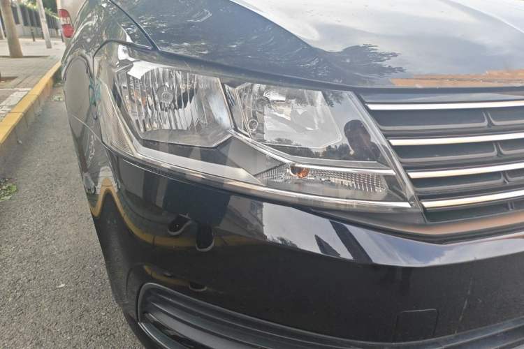 Used Volkswagen Lavida 2015 1.6L Manual Fashion Edition Right Front Headlight