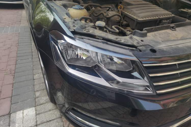 Used Volkswagen Lavida 2015 1.6L Manual Comfort Edition Right Front Headlight