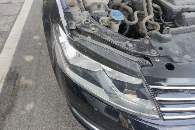 Used Volkswagen Lavida 2015 230TSI DSG Comfort Edition Right Front Headlight