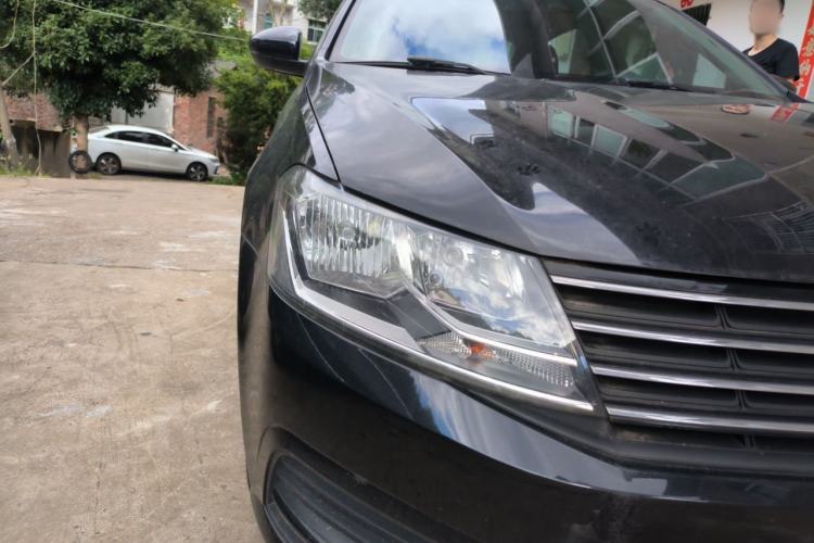 Used Volkswagen Lavida 2015 1.6L Manual Fashion Edition Right Front Headlight