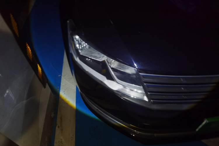 Used Volkswagen Lavida 2015 1.6L Automatic Fashion Edition Right Front Headlight