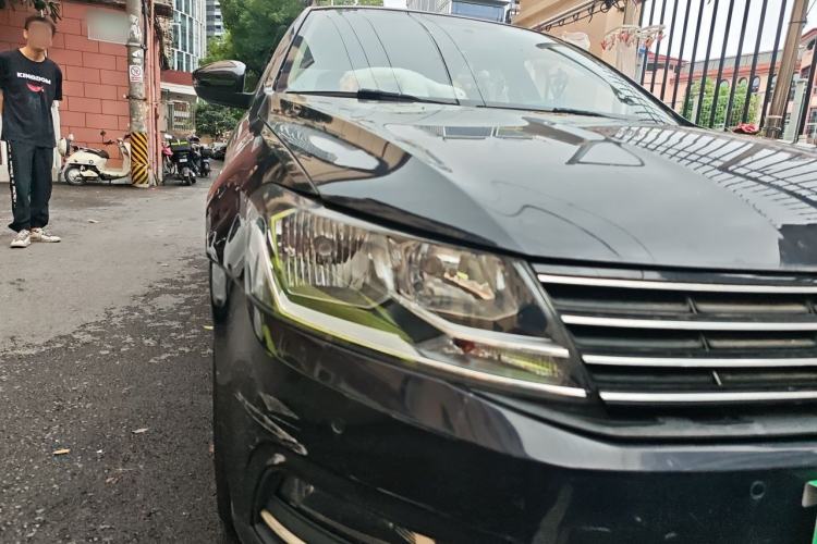 Used Volkswagen Lavida 2015 1.6L Manual Comfort Edition Right Front Headlight