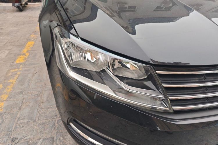 Used Volkswagen Lavida 2015 1.6L Manual Comfort Edition Right Front Headlight