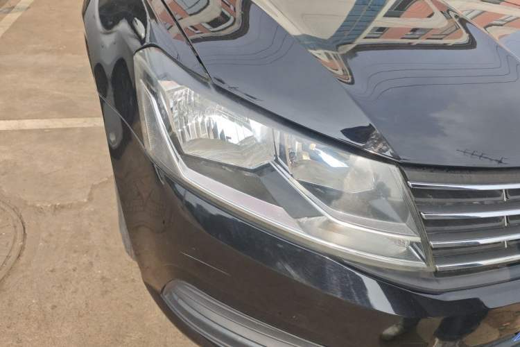Used Volkswagen Lavida 2015 1.6L Automatic Fashion Edition Right Front Headlight
