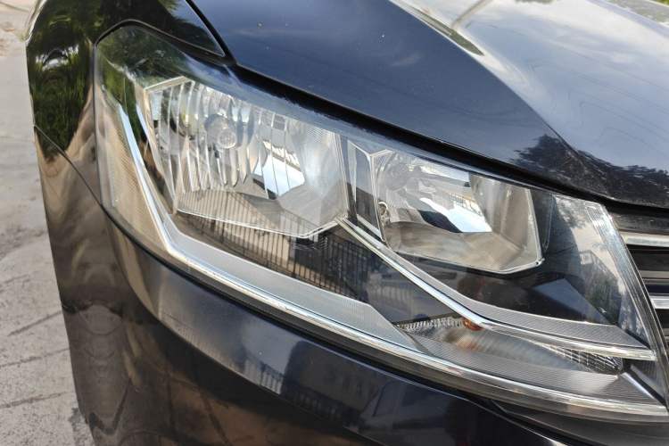 Used Volkswagen Lavida 2015 1.6L Manual Fashion Edition Right Front Headlight